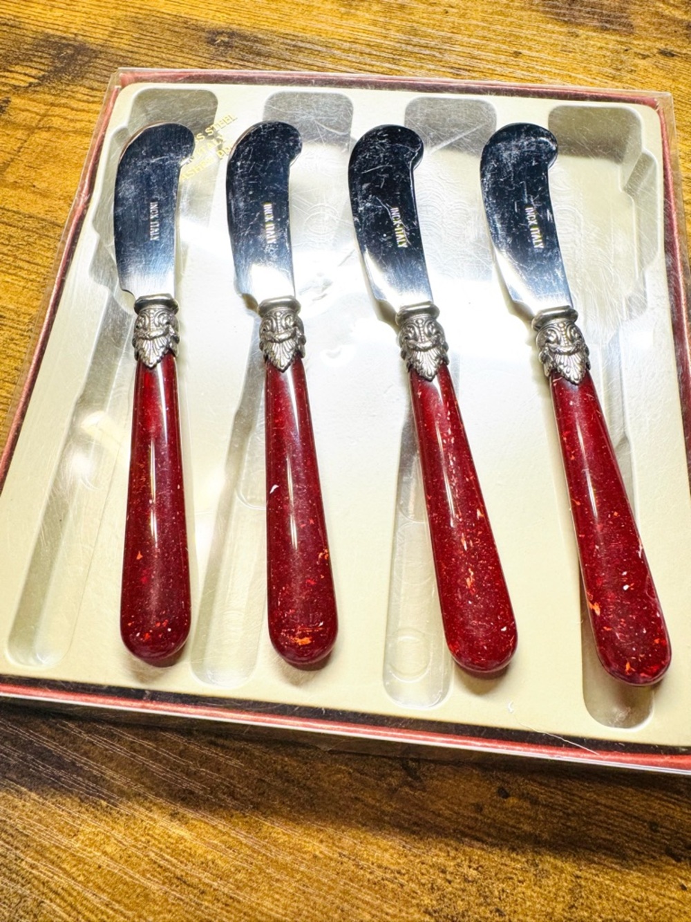 Napoleon 4pc Italian Spreader Knife Set Red Silver Acrylic Charcuterie - Picture 4 of 7